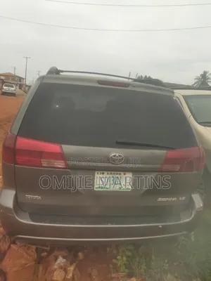 Toyota Sienna 2005 Gray