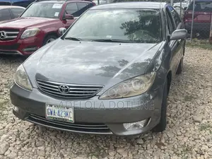Toyota Camry LE 4dr Sedan (2.4L 4cyl 5A) 2005 Gray