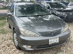 Toyota Camry LE 4dr Sedan (2.4L 4cyl 5A) 2005 Gray