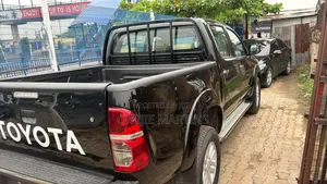 Toyota Hilux 2015 Black