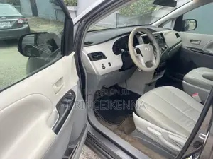 Toyota Sienna 2012 Gray