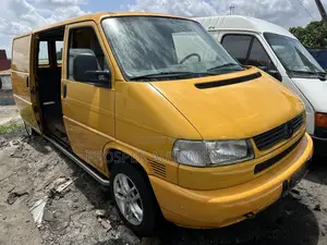 Volkswagen Transporter 2005 Yellow