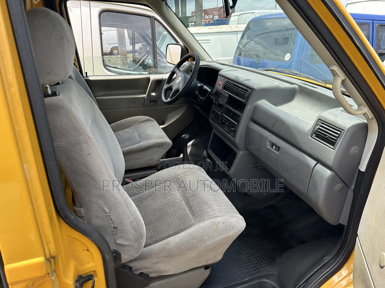Volkswagen Transporter 2005 Yellow