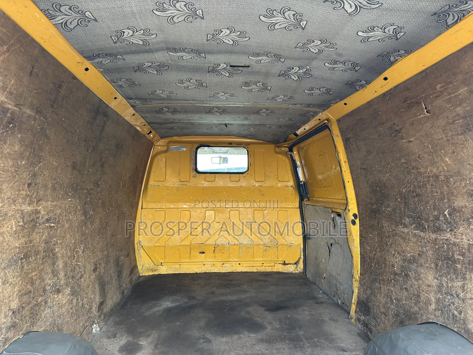 Volkswagen Transporter 2005 Yellow