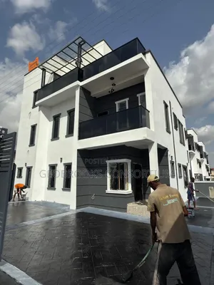 4bdrm Penthouse in Old Bodija Estate for sale
