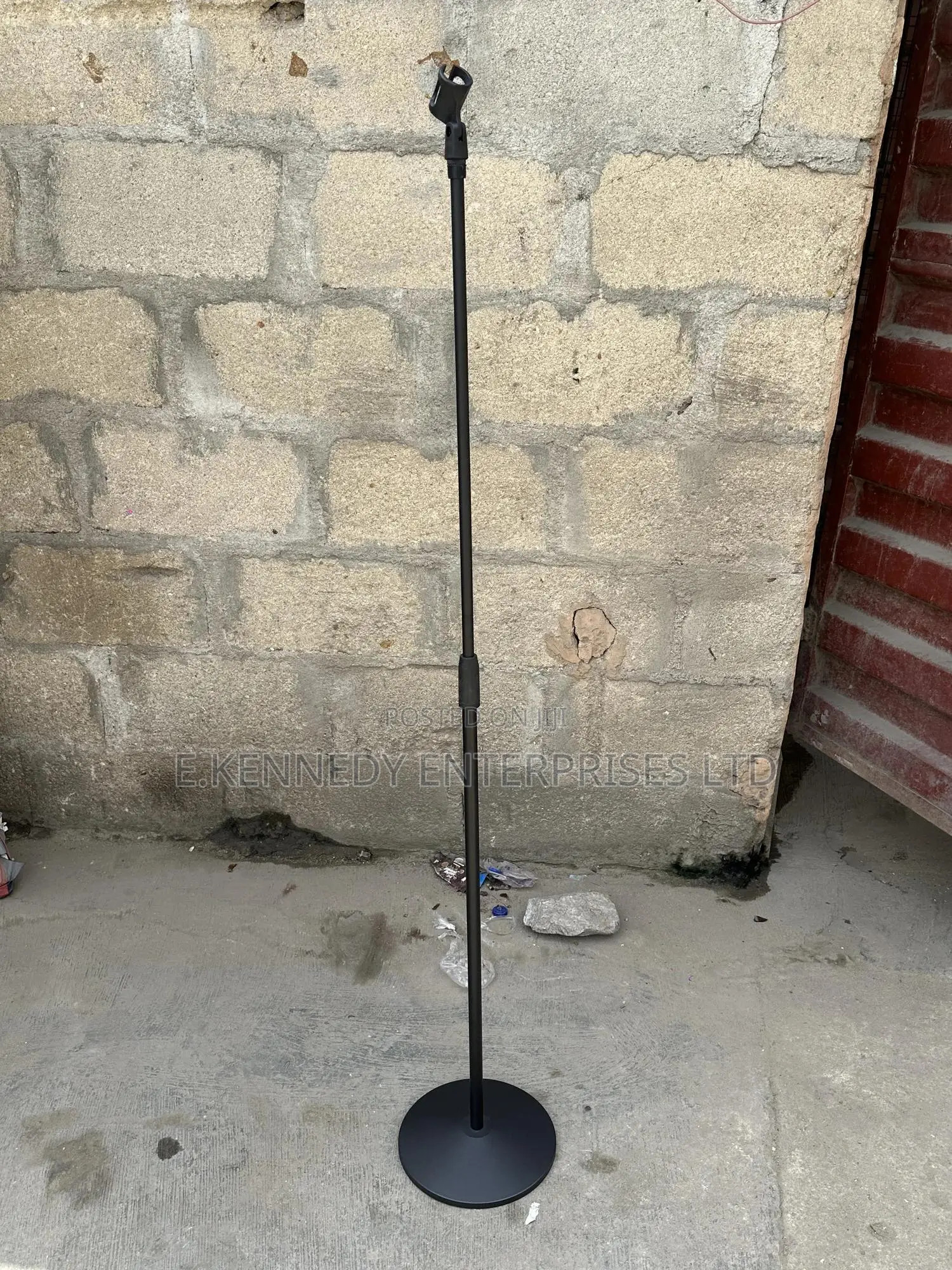 Professional Iron Round Base Microphone Stand (Black)