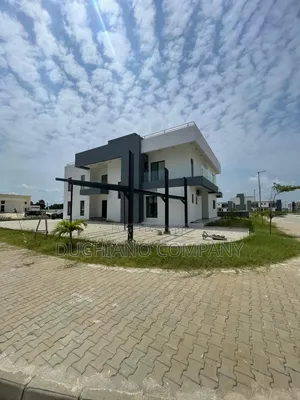 5bdrm Duplex in Maiyegun Beach, Jakande for rent