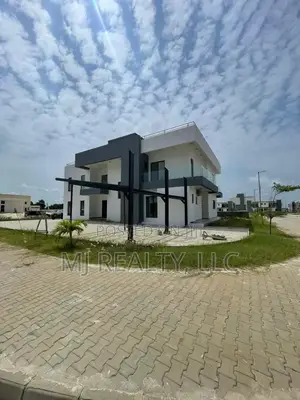 5bdrm Duplex in Maiyegun Beach, Jakande for rent