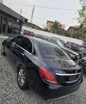 Mercedes-Benz C300 2016 Blue
