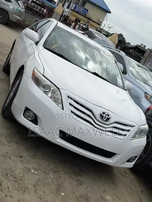 Toyota Camry XLE V6 4dr Sedan (3.5L 6cyl 6AM) 2010 White