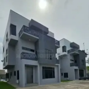 4bdrm Duplex in Gra for rent