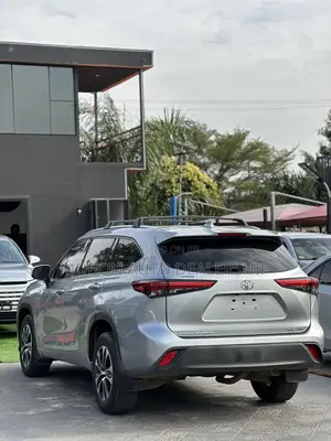 Toyota Highlander XLE 2021