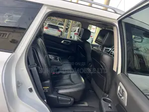 Nissan Pathfinder 2014 White