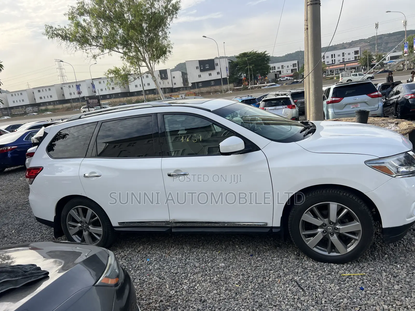 Nissan Pathfinder 2014 White