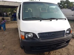 Toyota HiAce 2003 White