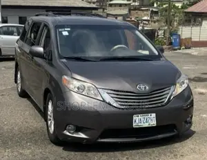 Toyota Sienna 2013 Gray