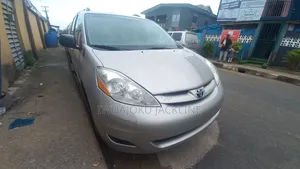 Toyota Sienna LE FWD 2006 Gold