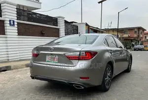 Lexus ES 2016
