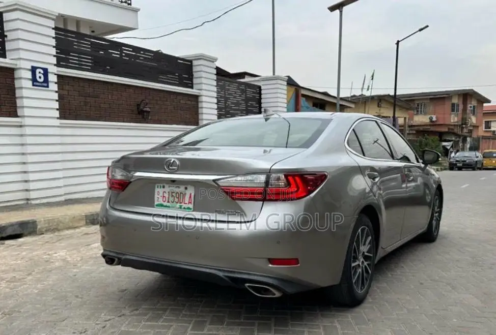 Lexus ES 2016