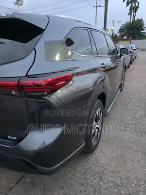 Toyota Highlander 2021 Gray