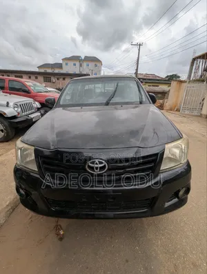Toyota Hilux 2013 Black