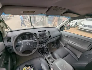 Toyota Hilux 2013 Black