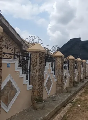 4bdrm Bungalow in Kasumu Estate, Odo Ona for sale