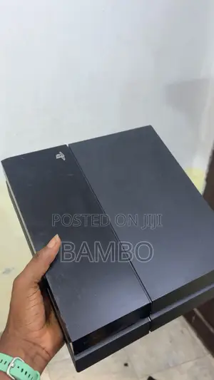 Ps4 With 1 Pad 8 Games (500gb)