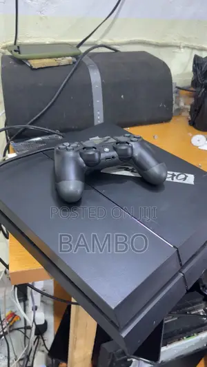 Ps4 With 1 Pad 8 Games (500gb)