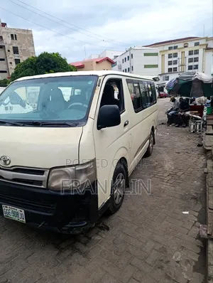 Toyota HiAce 2012 White