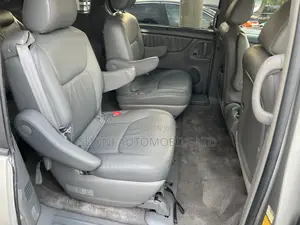 Toyota Sienna XLE AWD 2006 Gray