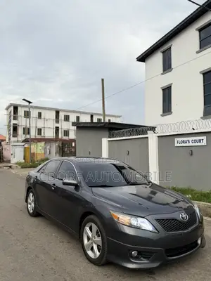 Toyota Camry SE 4dr Sedan (2.5L 4cyl 6A) 2011 Gray