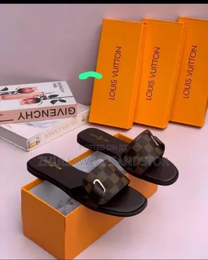 High Quality Luxury Louis Vuitton Slippers