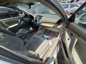 Toyota Camry XLE V6 4dr Sedan (3.5L 6cyl 6AM) 2010 Silver