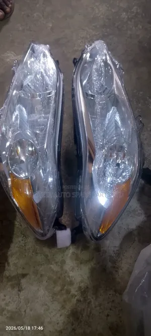Set of Head Lamp for Toyota Matrix 2009