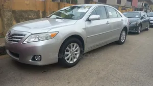 Toyota Camry XLE 4dr Sedan (2.5L 4cyl 6A) 2011 Silver