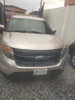Ford Explorer 2012 Gold