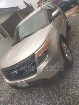 Ford Explorer 2012 Gold