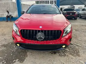 Mercedes-Benz GLA 250 2015 Red
