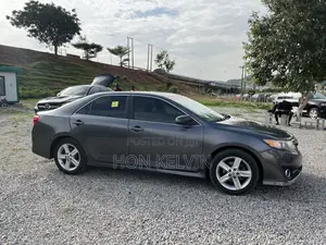Toyota Camry SE 4dr Sedan (2.5L 4cyl 6A) 2014 Gray