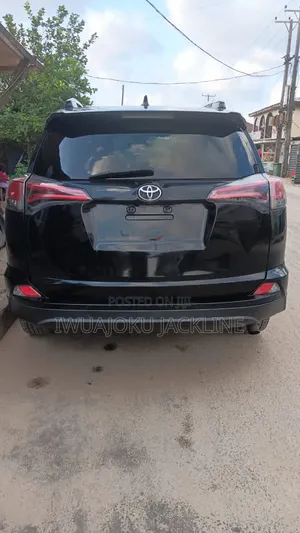 Toyota RAV4 LE FWD (2.5L 4cyl 6A) 2017 Black