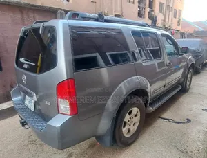 Nissan Pathfinder LE 4x4 2006 Gray