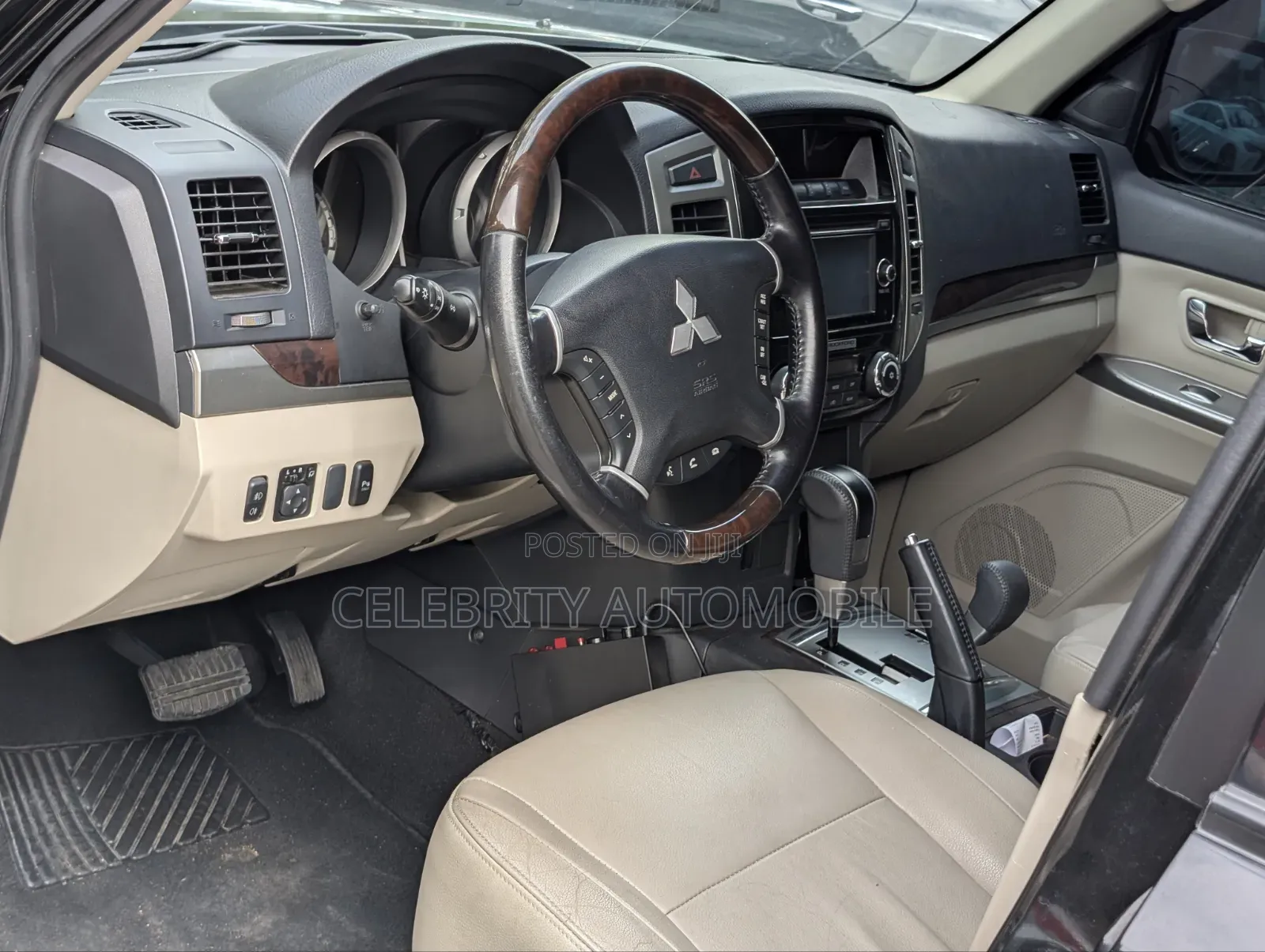 Mitsubishi Pajero 2018 Black