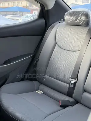 Hyundai Elantra SE 4dr Sedan (1.8L 4cyl 6M) 2014 Silver