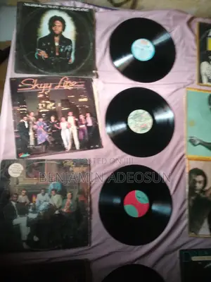 Old American Vinyl Records. 88pcs