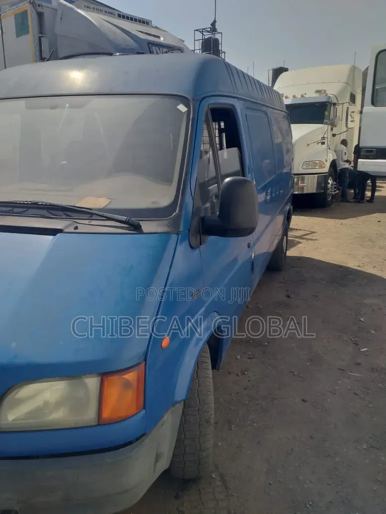 Ford Transit 2000 Blue