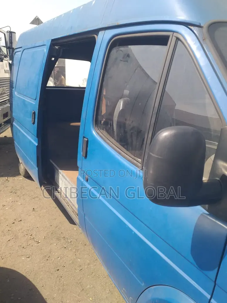 Ford Transit 2000 Blue