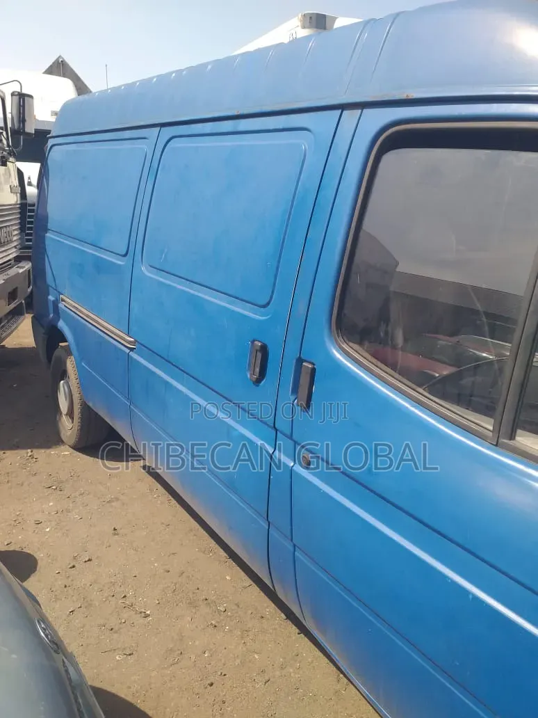 Ford Transit 2000 Blue