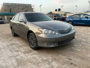 Toyota Camry LE 4dr Sedan (2.4L 4cyl 5A) 2005 Gray