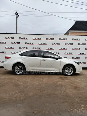 Toyota Corolla SE (1.8L 4cyl 2A) 2019 White